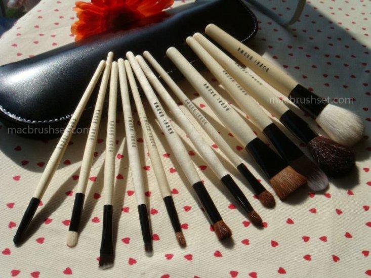 BB - Bobbi Brown's - 12 Piece Makeup Brush Set with pouch