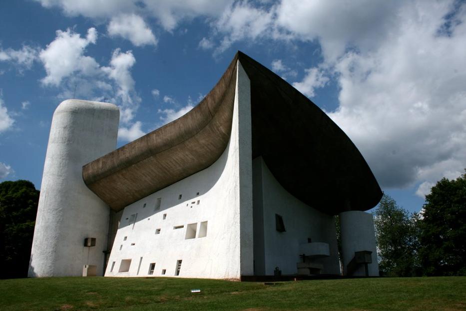 Chapelle Notre Dame du Haut (le corbusier)