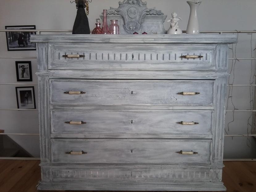 Commode patinée gris gustavien