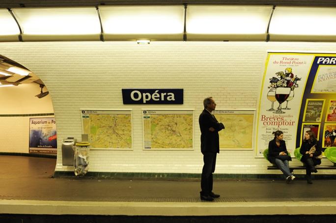 paris metro opera