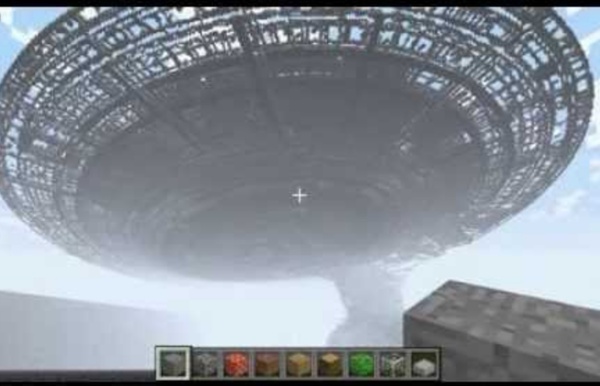 Building Megaobjects in Minecraft