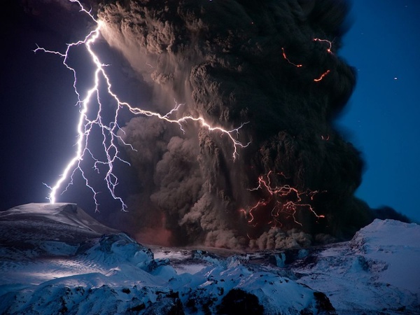 Eyjafjallajokull-volcano-lightning-iceland_26742_990x742.jpg from...