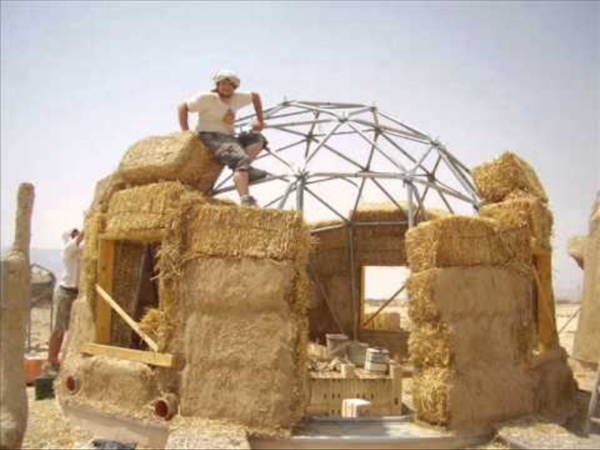 #5 How to Build a Geodesic Strawbale Dome - Placing the Bales