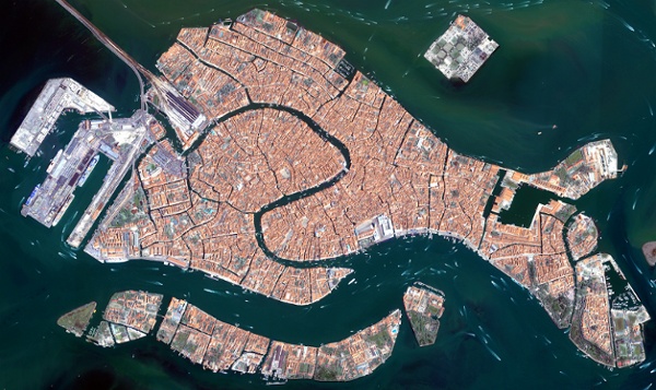 IKONOS-Venice-crop_H1.jpg from esa.int - StumbleUpon