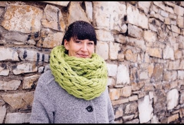 Arm Knitting - Infinity Scarf in 30 Minutes