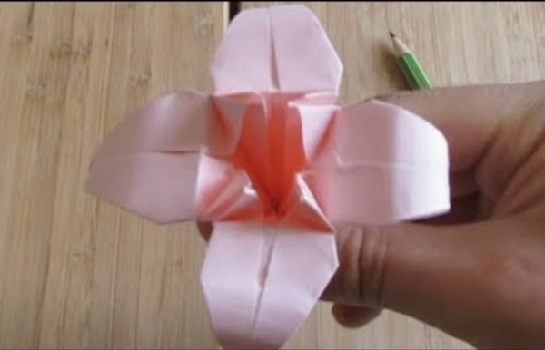 La fleur de lys (origami)