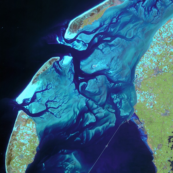 Netherlands_water_H1.jpg (JPEG Image, 1606x1706 pixels) - Scaled (37%)