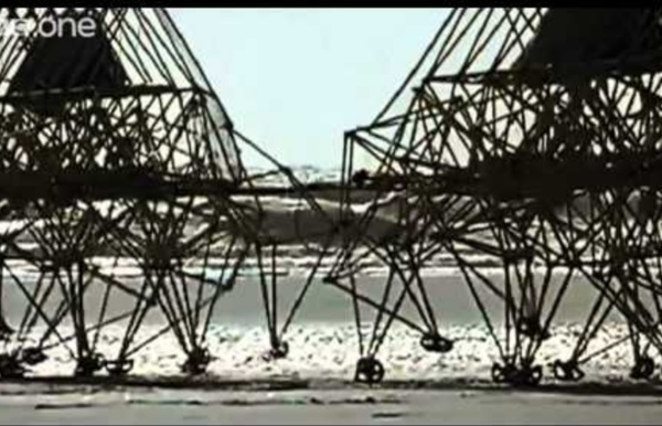 Theo Jansen's Strandbeests - Wallace & Gromit's World of Invention Episode 1 Preview - BBC One