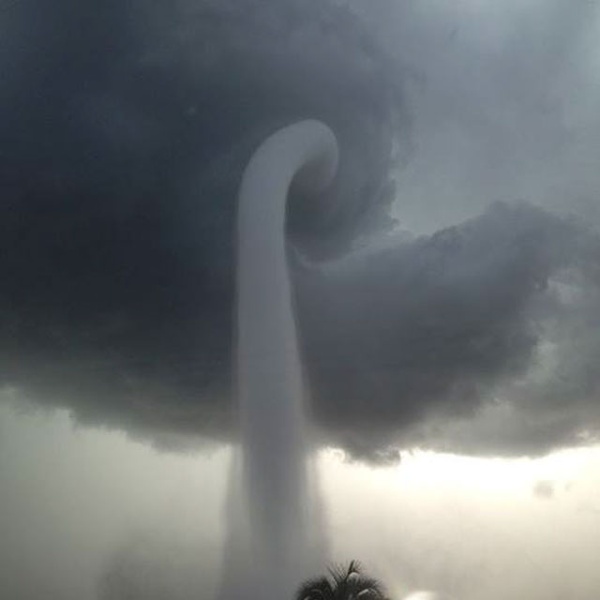 Waterspout_mole_640.jpg (JPEG Image, 640 × 853 pixels) - Scaled (77