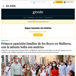 Primera aparición familiar de los Reyes en Mallorca, con la infanta Sofía con muletas