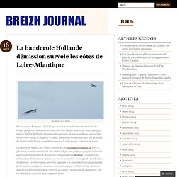La banderole Hollande démission survole les côtes de Loire-Atlantique