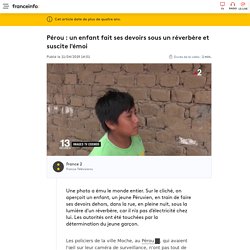 Pérou : un enfant fait ses devoirs sous un réverbère et suscite l'émoi