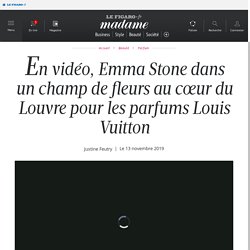 En vidéo, Emma Stone dans un champ de fleurs au cœur du Louvre pour les parfums Louis Vuitton