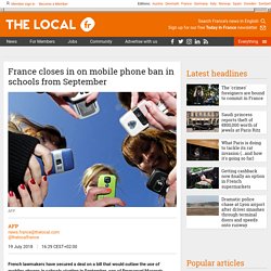 France closes in on mobile phone ban in schools from September