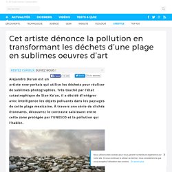 Cet artiste dénonce la pollution en transformant les déchets d’une plage en sublimes oeuvres d’art