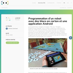 Programmation d’un robot avec des blocs en carton et une application Android