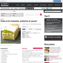 Cake à la rhubarbe, pistache et yaourt - une recette Cake
