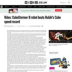 Vidéo: Cubestormer II bat le record du robot Rubik Cube vitesse